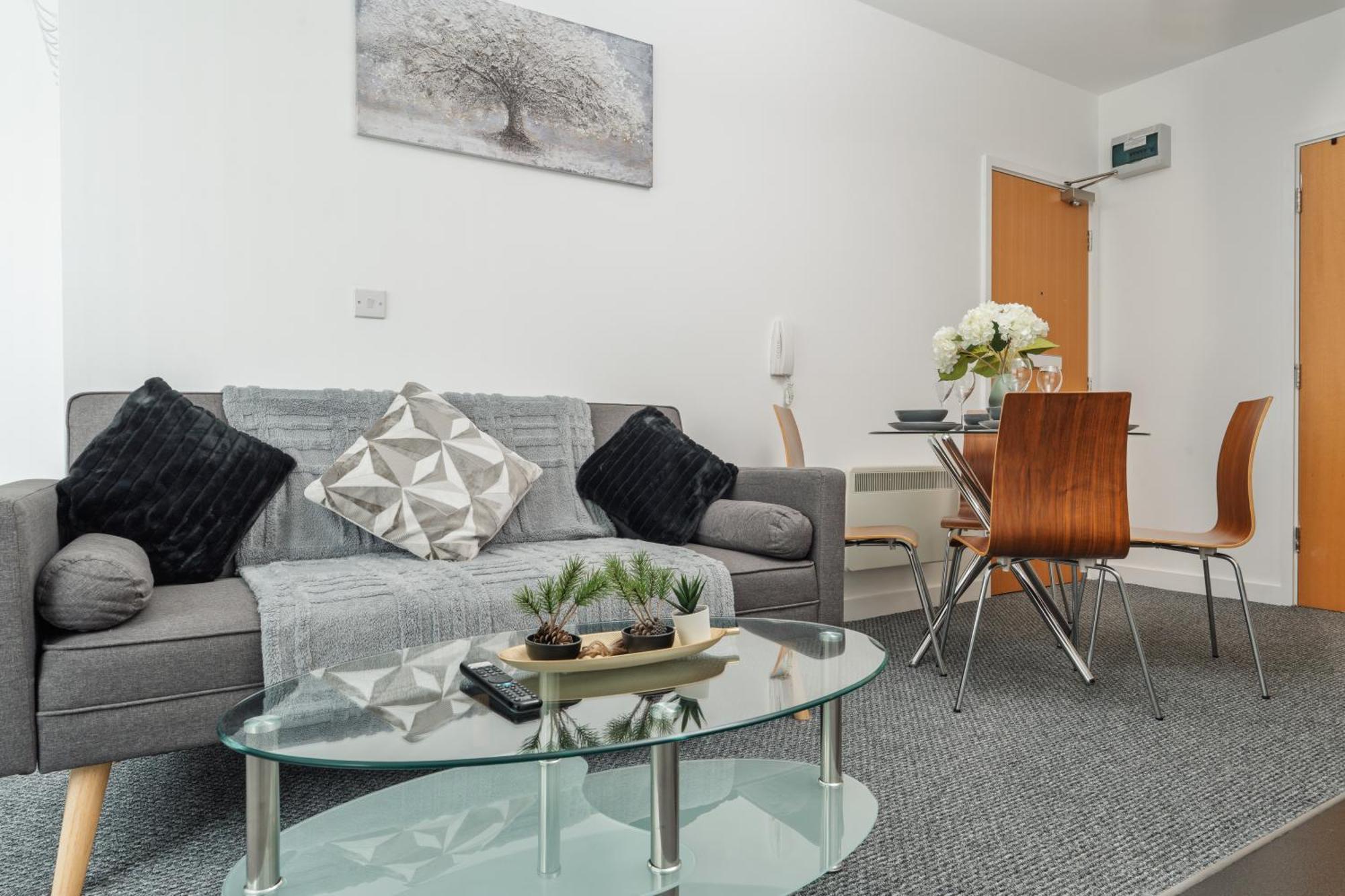 Apartment Trafford - Work & Leisure